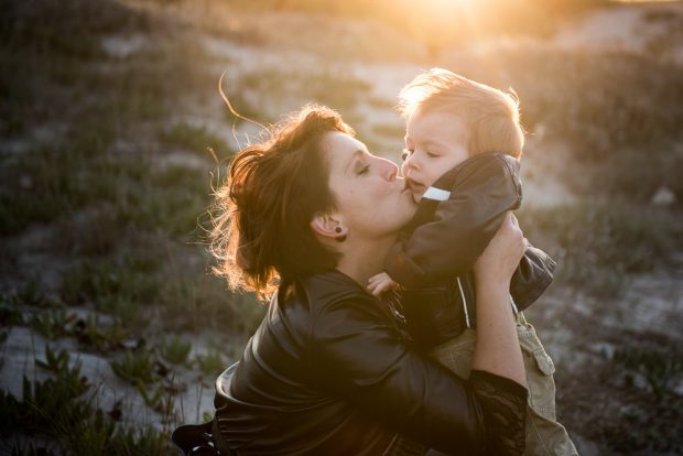 fotografia di famiglia al tramonto