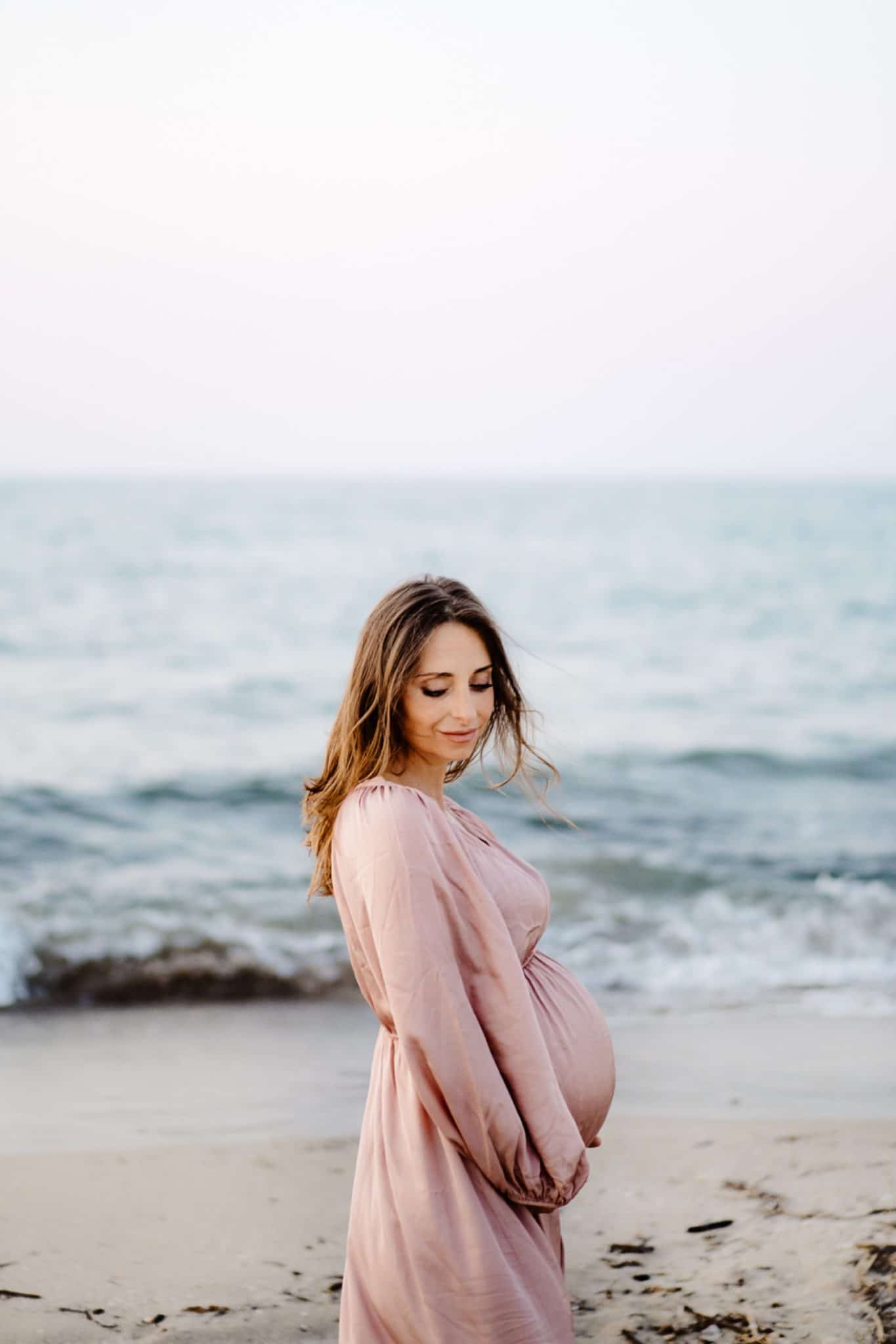 maternità foto in spiaggia sardegna 