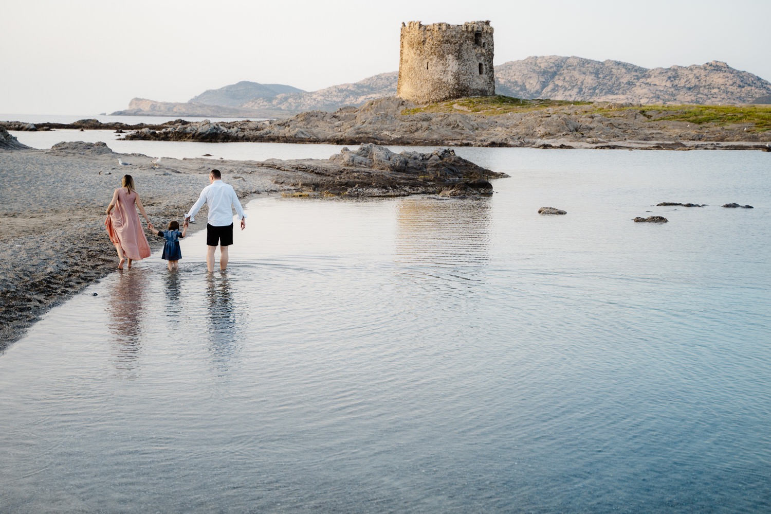 Sardinia photographer capturing family memories on the beach in Stintino